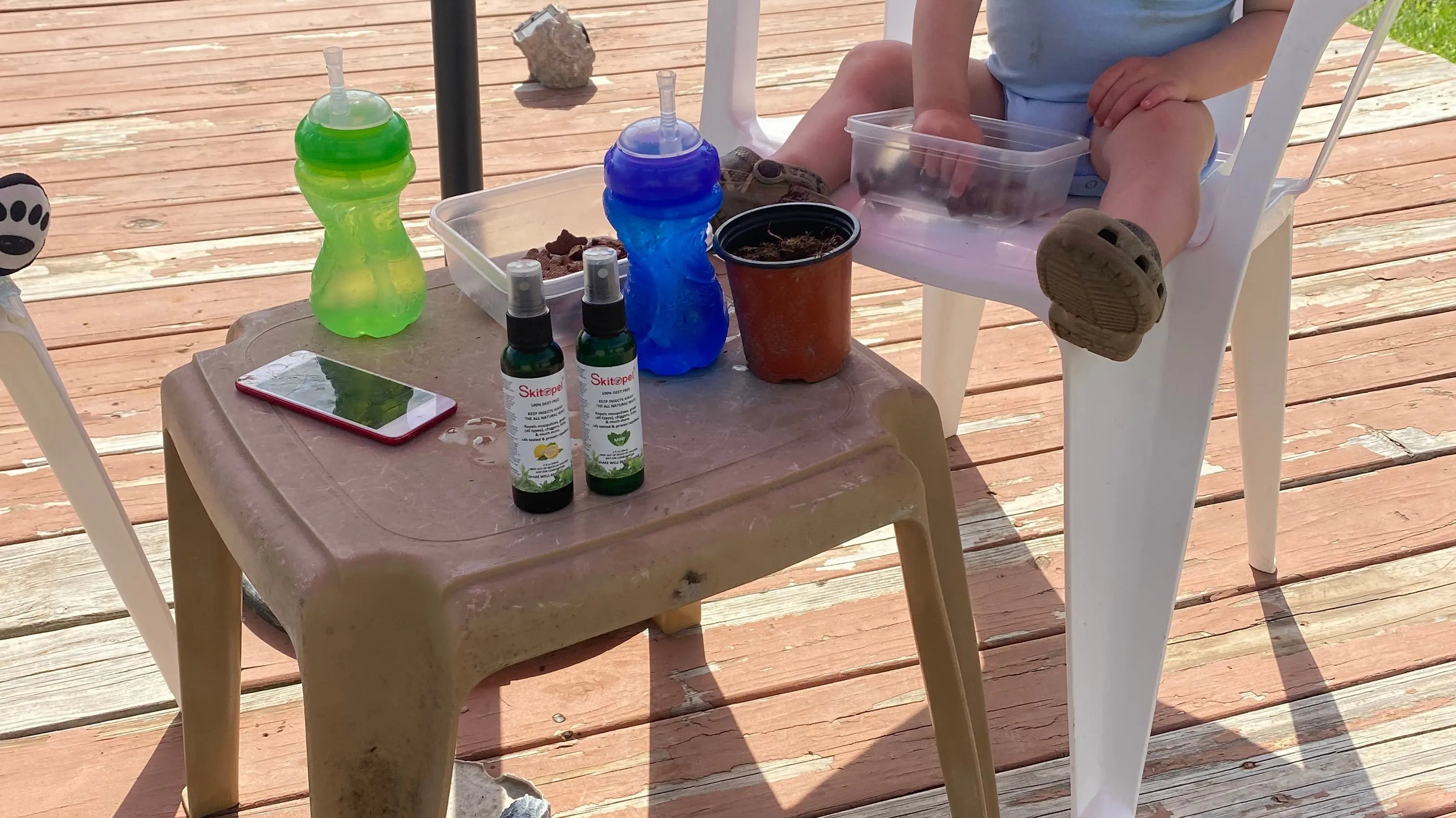 Skitopel keeps you bug free while you relax outdoors